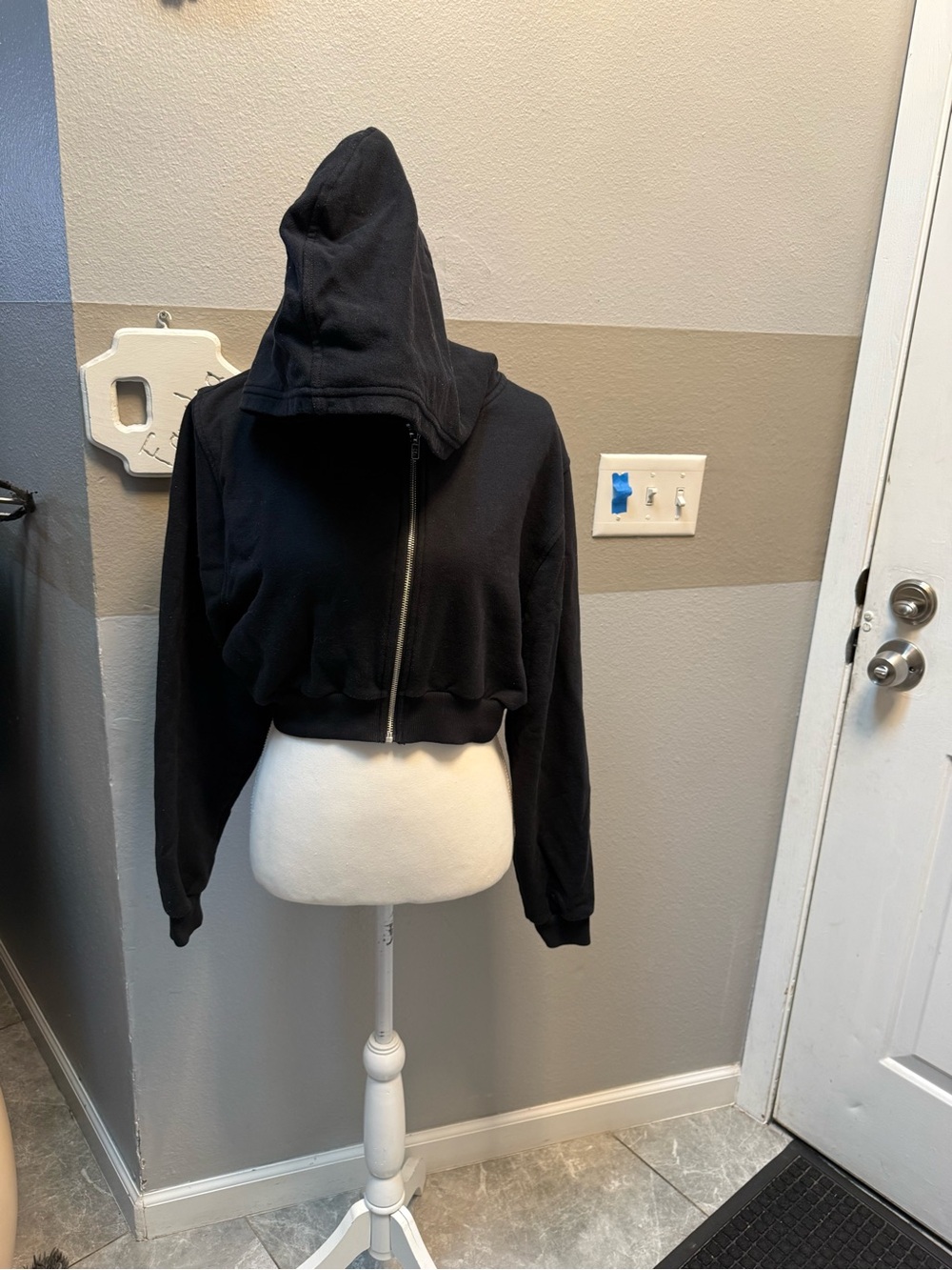 alo Black Cropped Zip-Up Hoodie Jacket - Women